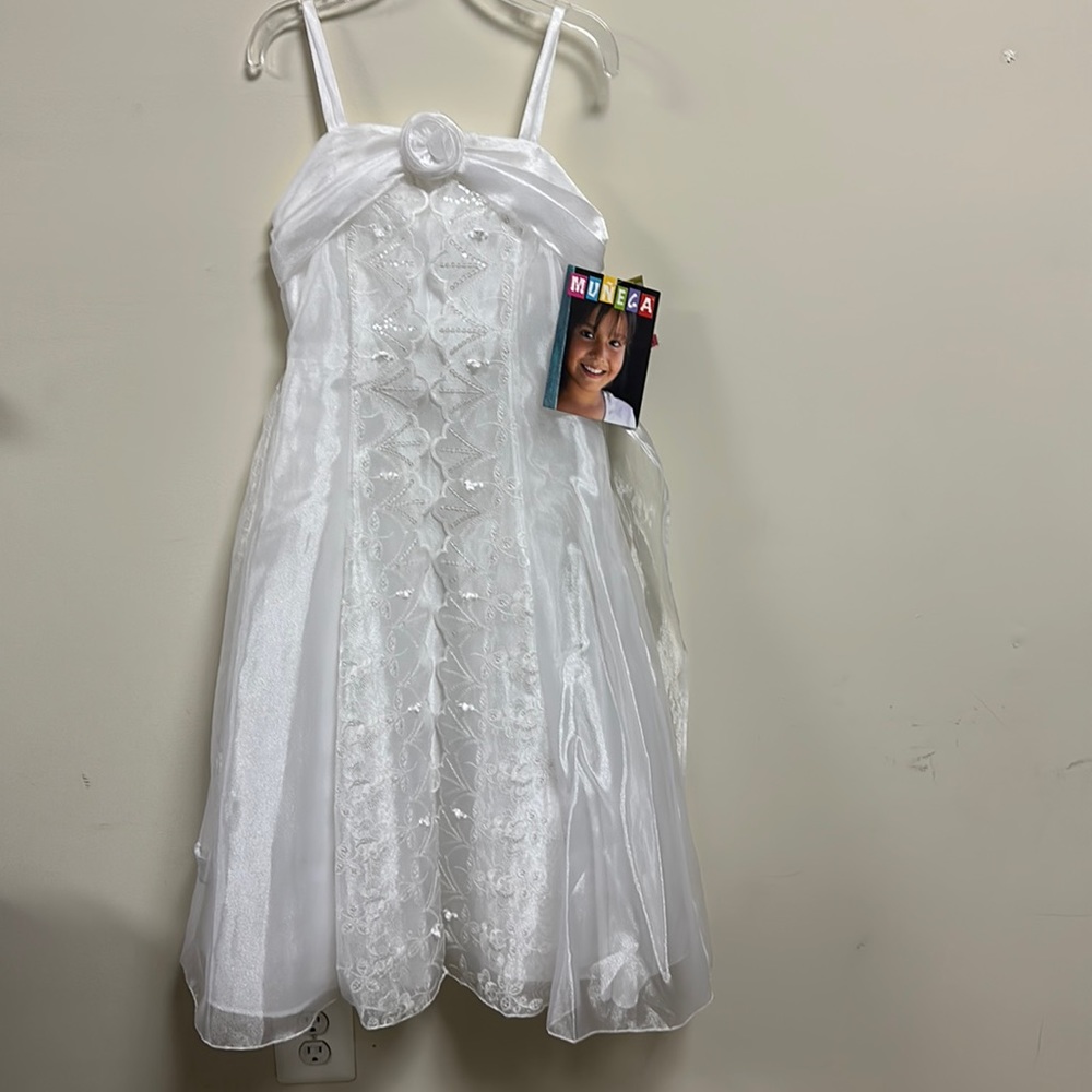 Girls (4&up) White dress polyester muneca